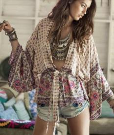 A classic Spell kimono in slightly sheer, gold threaded lurex cotton.  A beautifully soft piece in the prettiest blush tone with colour popping pink & violet florals. This flowing kimono is stunning worn slouchy over denim cut offs, thrown on after the beach or belted at the waist for a dressier look.